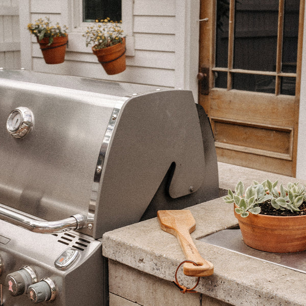 Grattoir pour BBQ en merisier