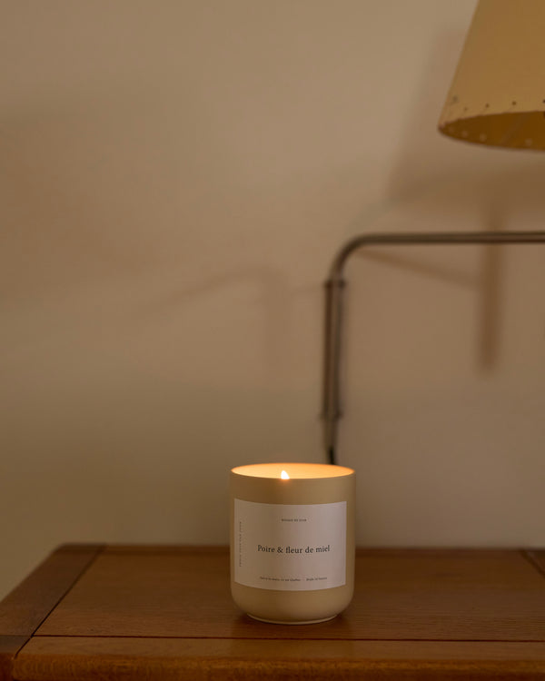 Bougie de soya — Poire & fleur de miel — Pot en céramique