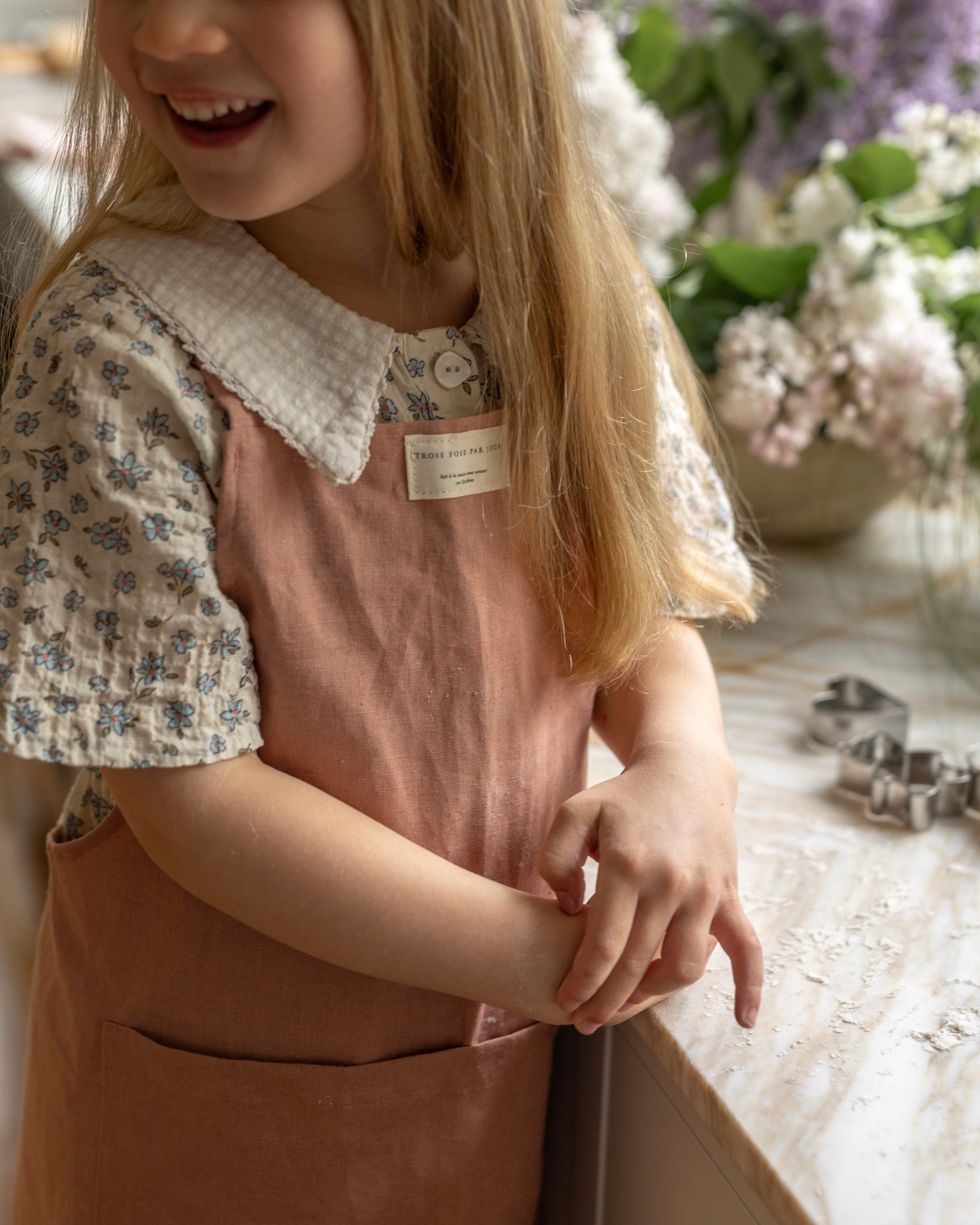 Tablier pour enfants à motifs de fraises | Tablier nordique pour enfants | Cal Fuster Tablier pour enfants à motifs de fraises | Tablier nordique pour enfants | Cal Fuster