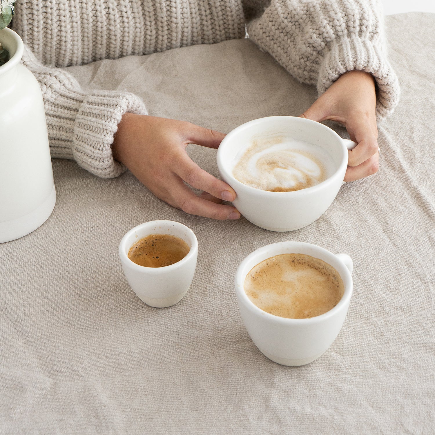 Tasse avec oreille contemporain en céramique fait main Mint Tasse avec oreille contemporain en céramique fait main Mint
